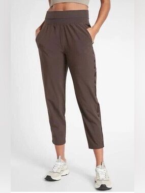 Athleta Women’s Nolita Slim Tapered Cropped Pant Dark Brown Zip Pocket Size 4